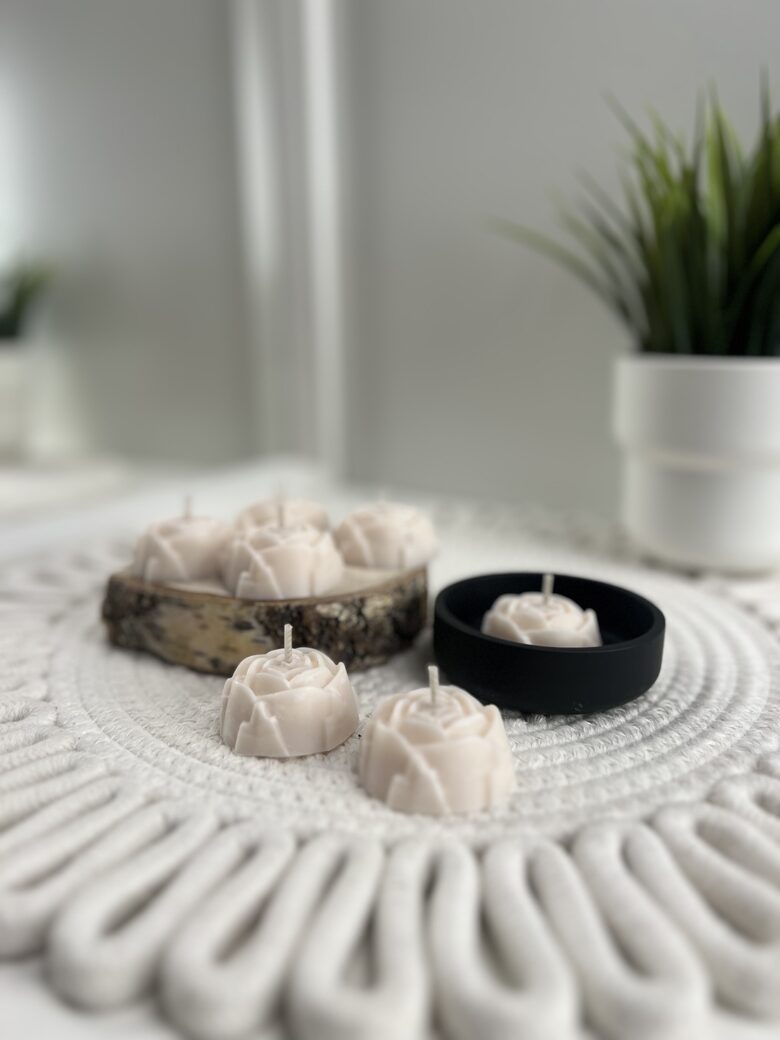 Balts rozīšu komplekts