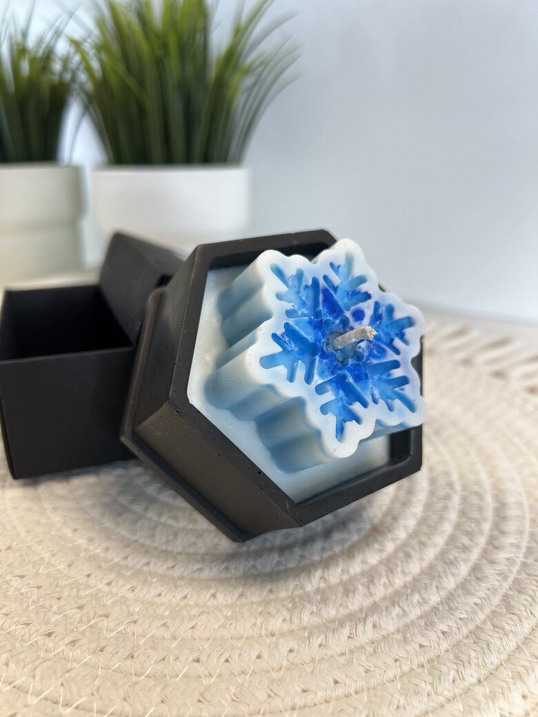 Sniegpārslas svece akrila dizaina traukā