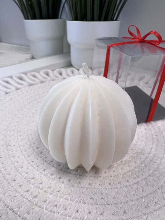 Dizaina bumbas svece